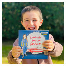 A child holding the Ancap book about Maite